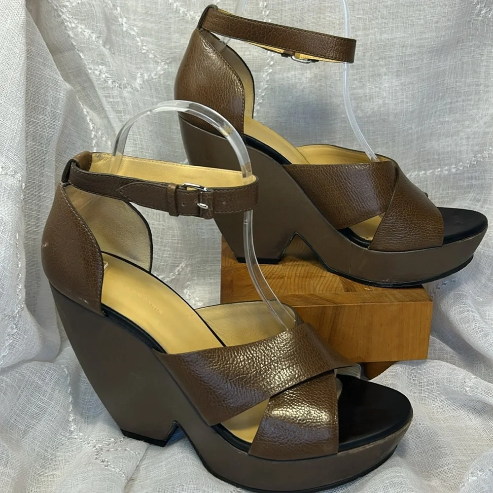Balenciaga Elegant Brown Wedge Sandals w/box - Picture 4 of 15